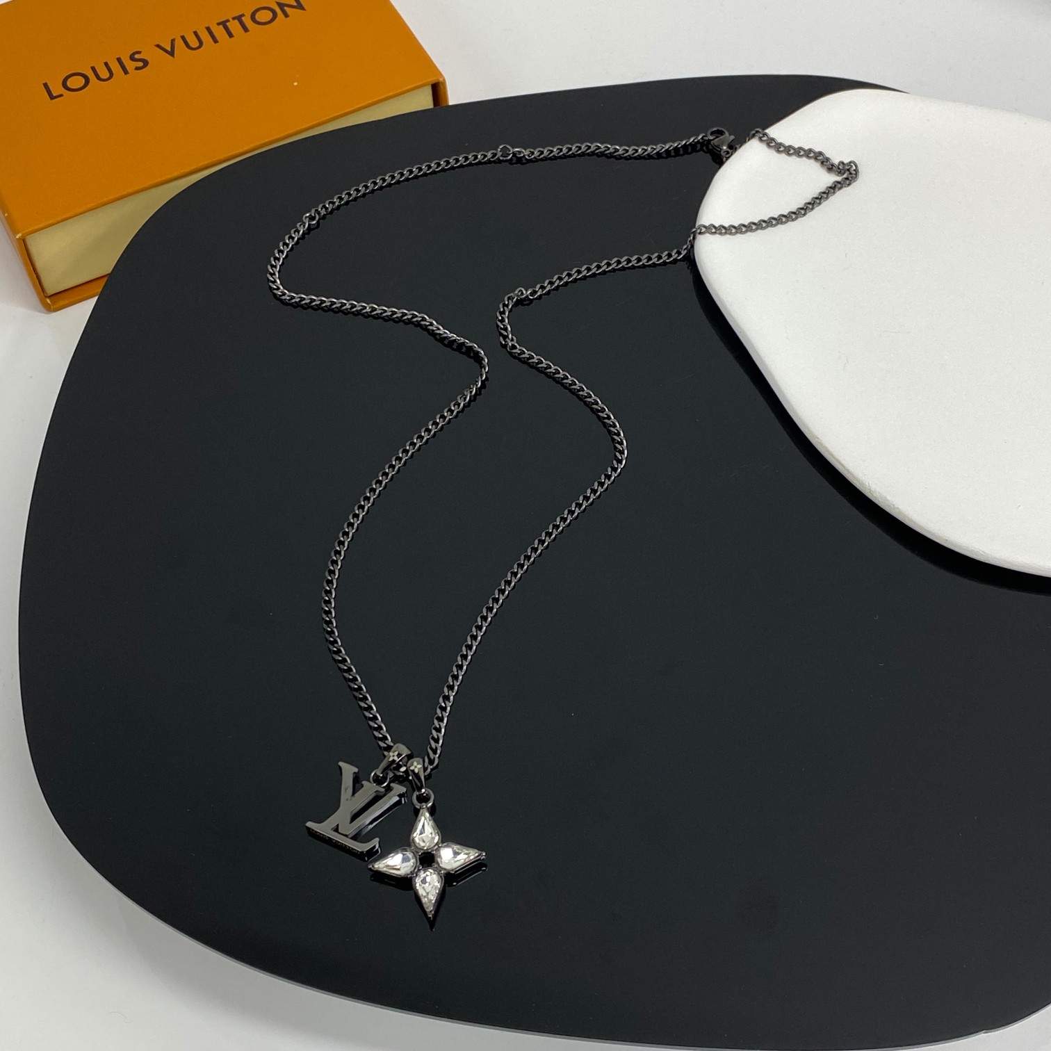 LV 네잎클로버 목걸이  61cm