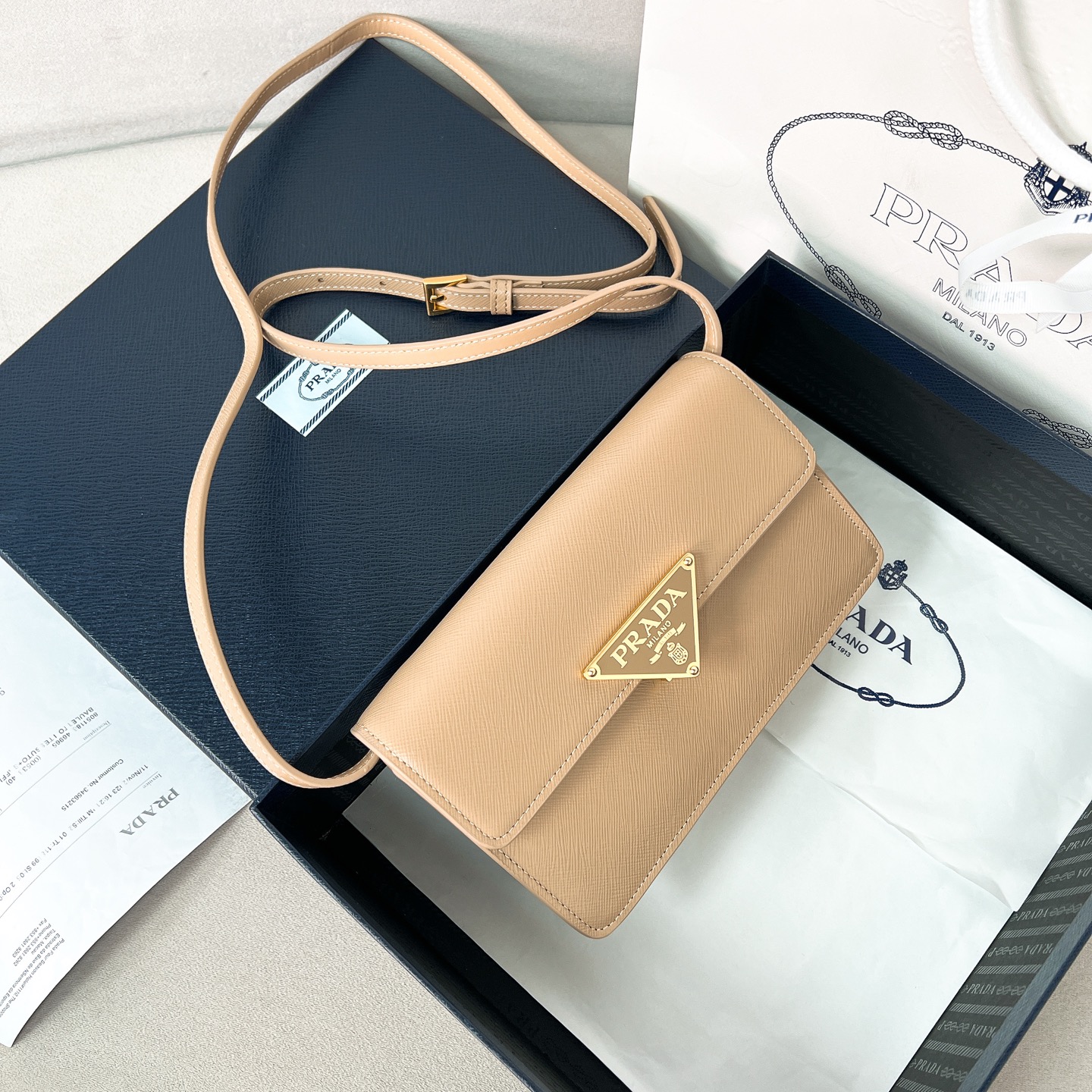 프라다 엠블럼 플랩 미니 백 1BD386 24.5x18.5x11cm