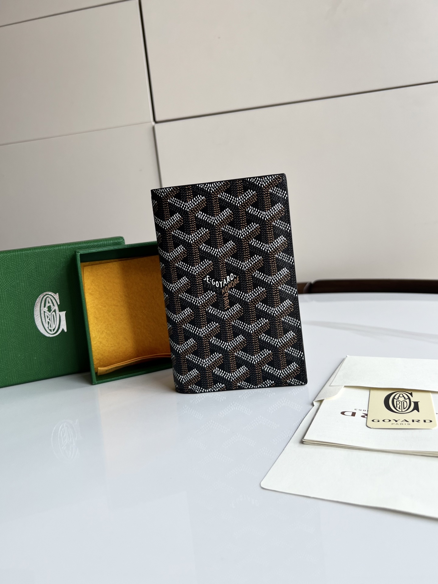 고야드 여권지갑  1.5 cm x 10 cm x14cm