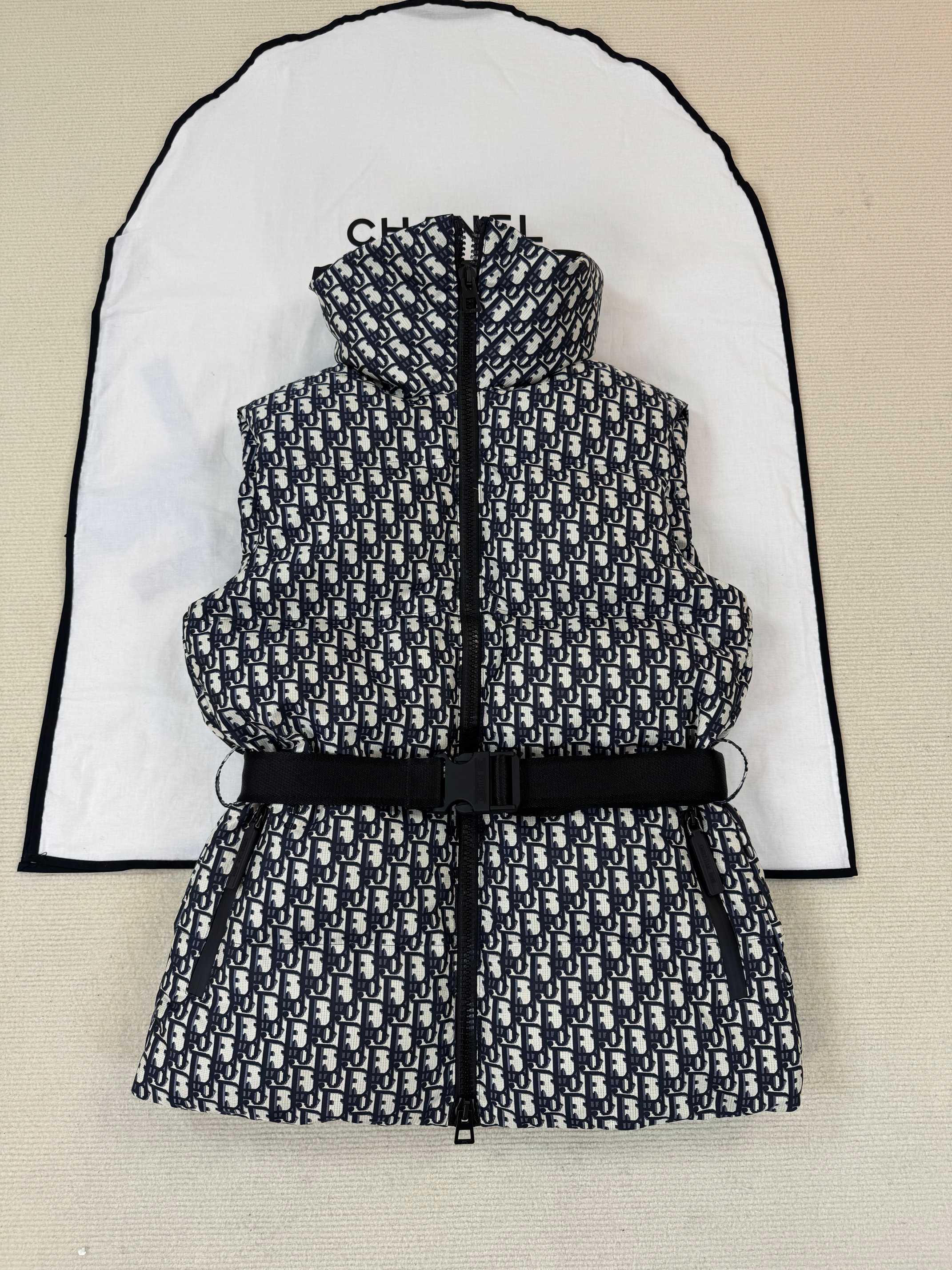 DiorAlps 벨트 푸퍼 베스트