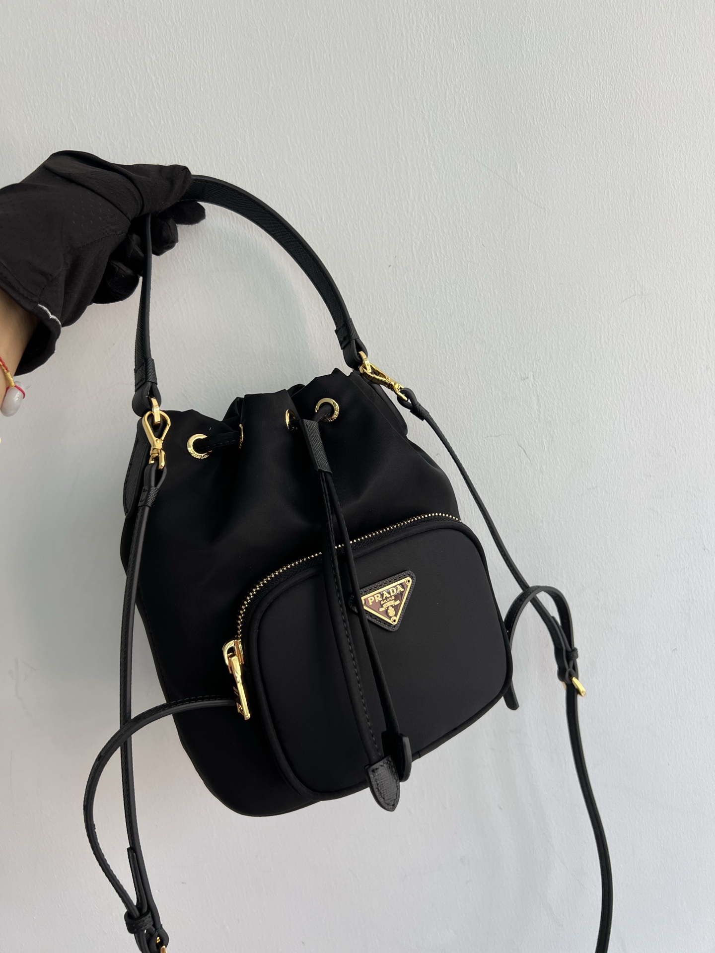 프라다 나일론 버킷백 1BH038