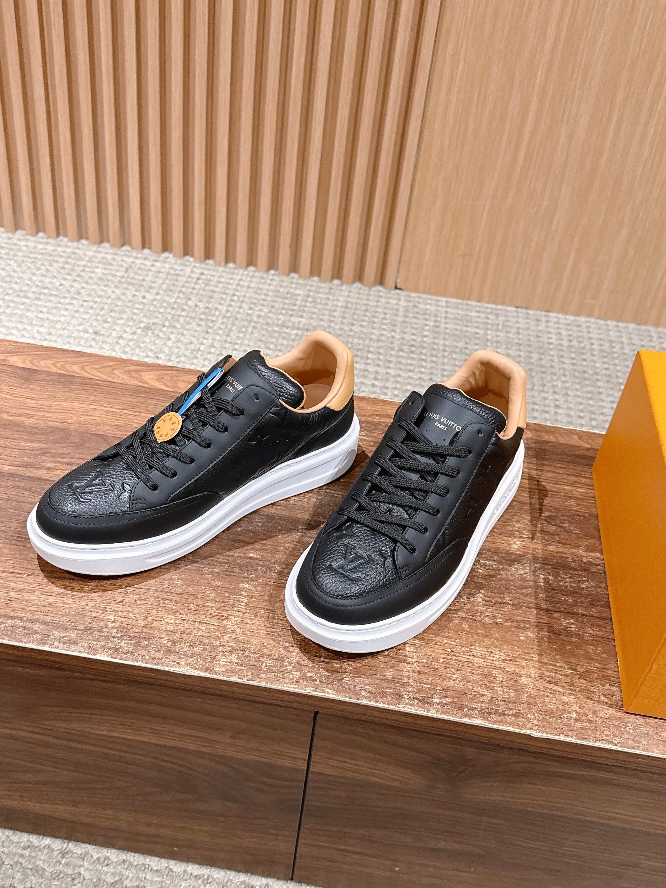 루이비통 베버리힐즈 스니커즈 1A8V3J