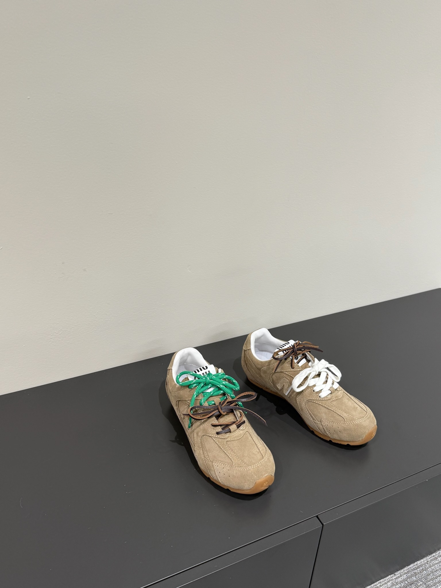 미우미우 뉴발란스 530 스니커즈