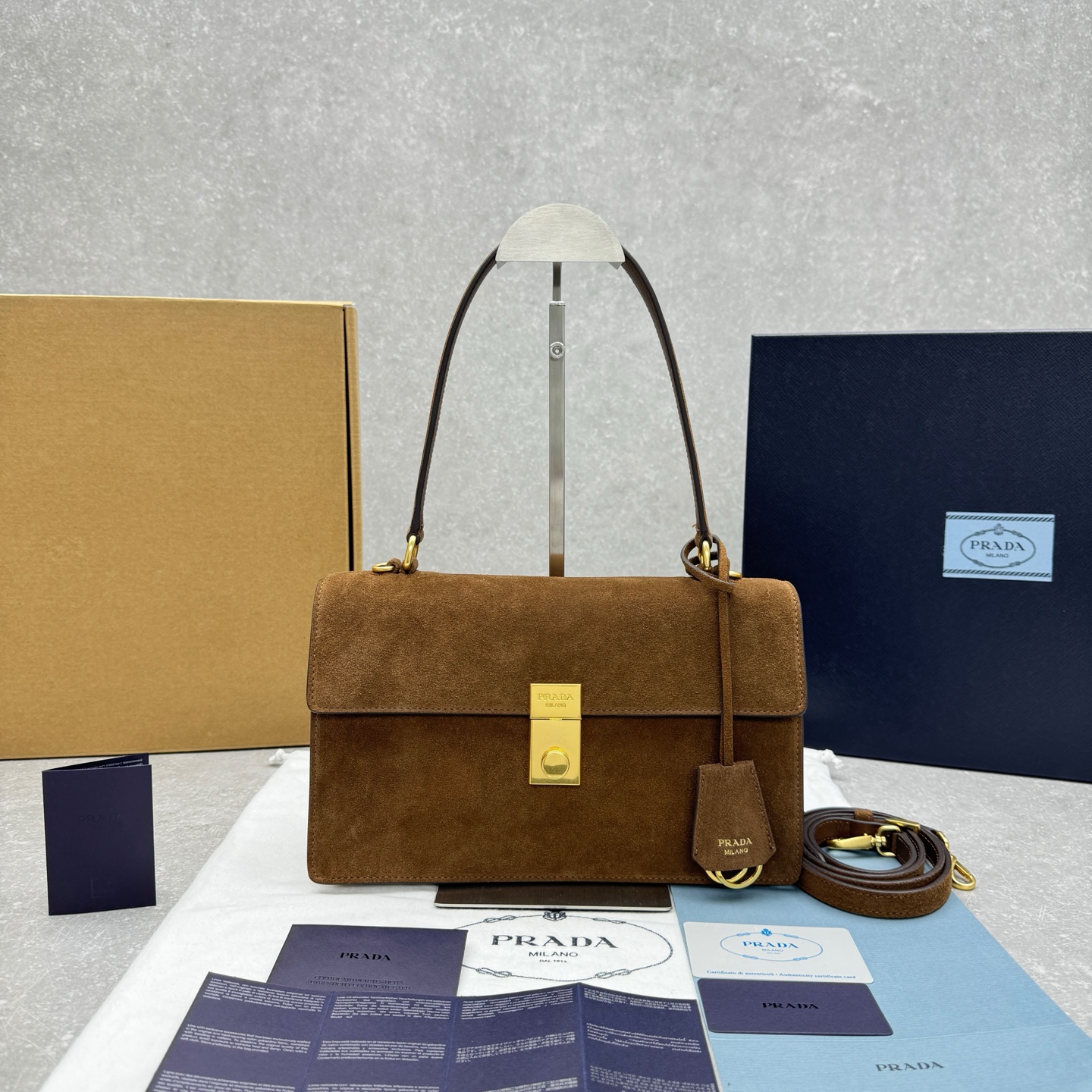 Prada  소프트 사운드 숄더 백  28×9×17cm