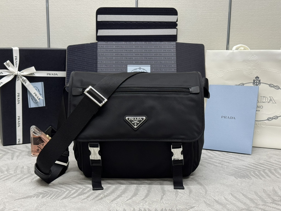프라다 나일론 플랩 메신저백 1BD953 27x20.5x12cm