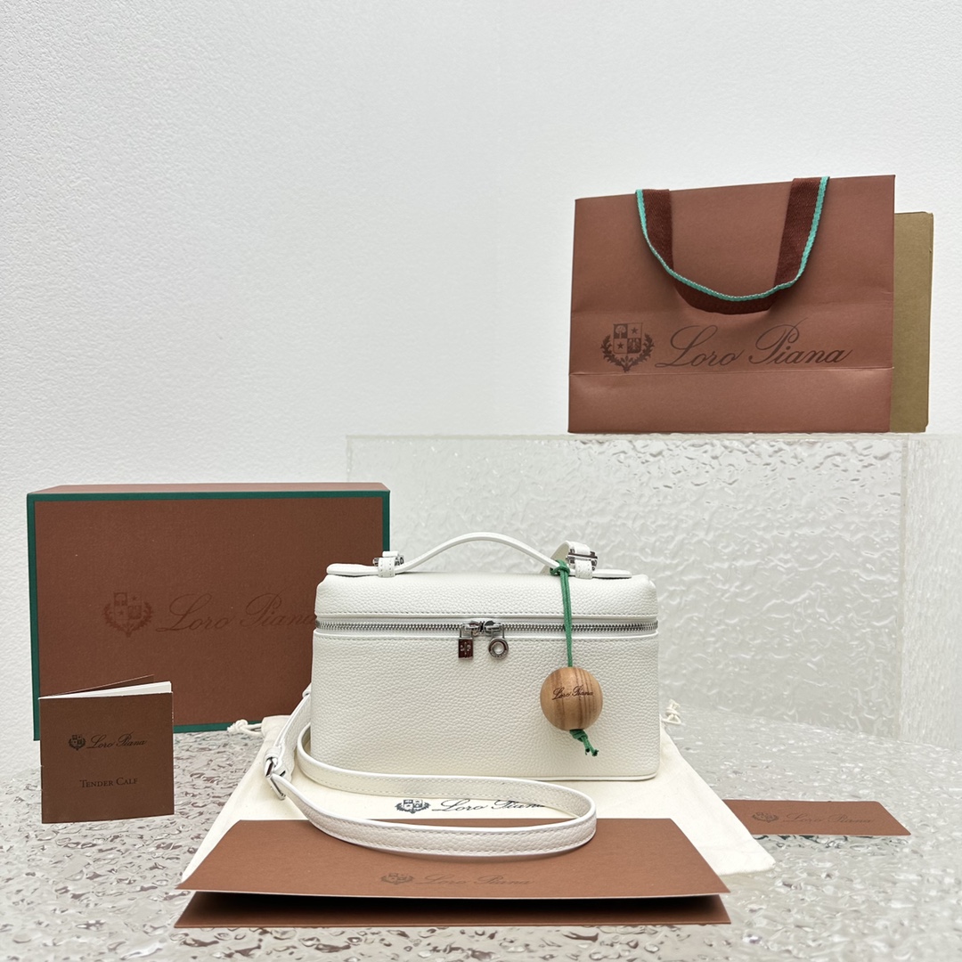 로로피아나   Extra pocket L19  백 19×7×12cm