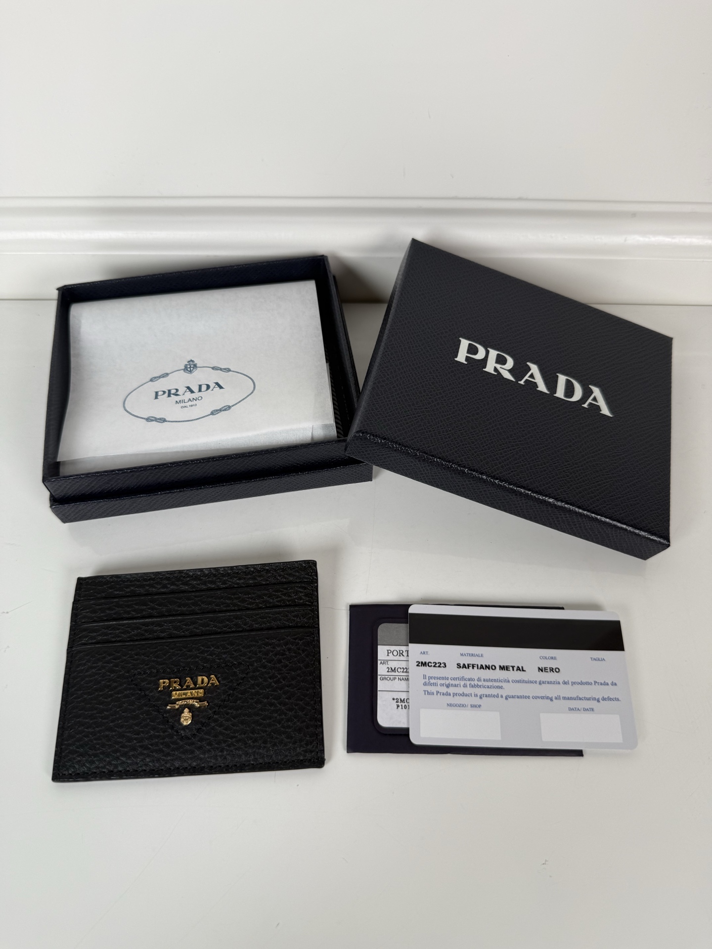 프라다삼각 로고 사피아노 레더 카드 지갑