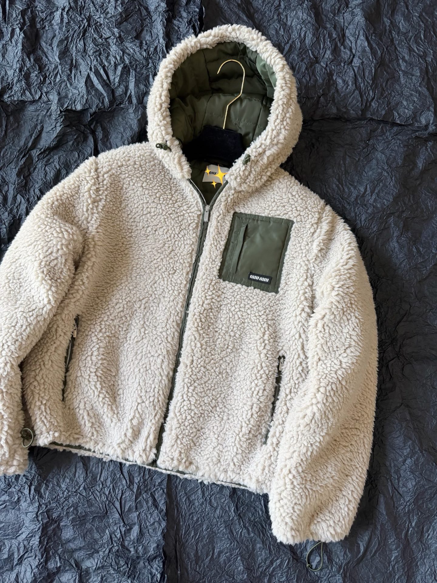 미우미우 미디움 웨이트 테디 다운 자켓