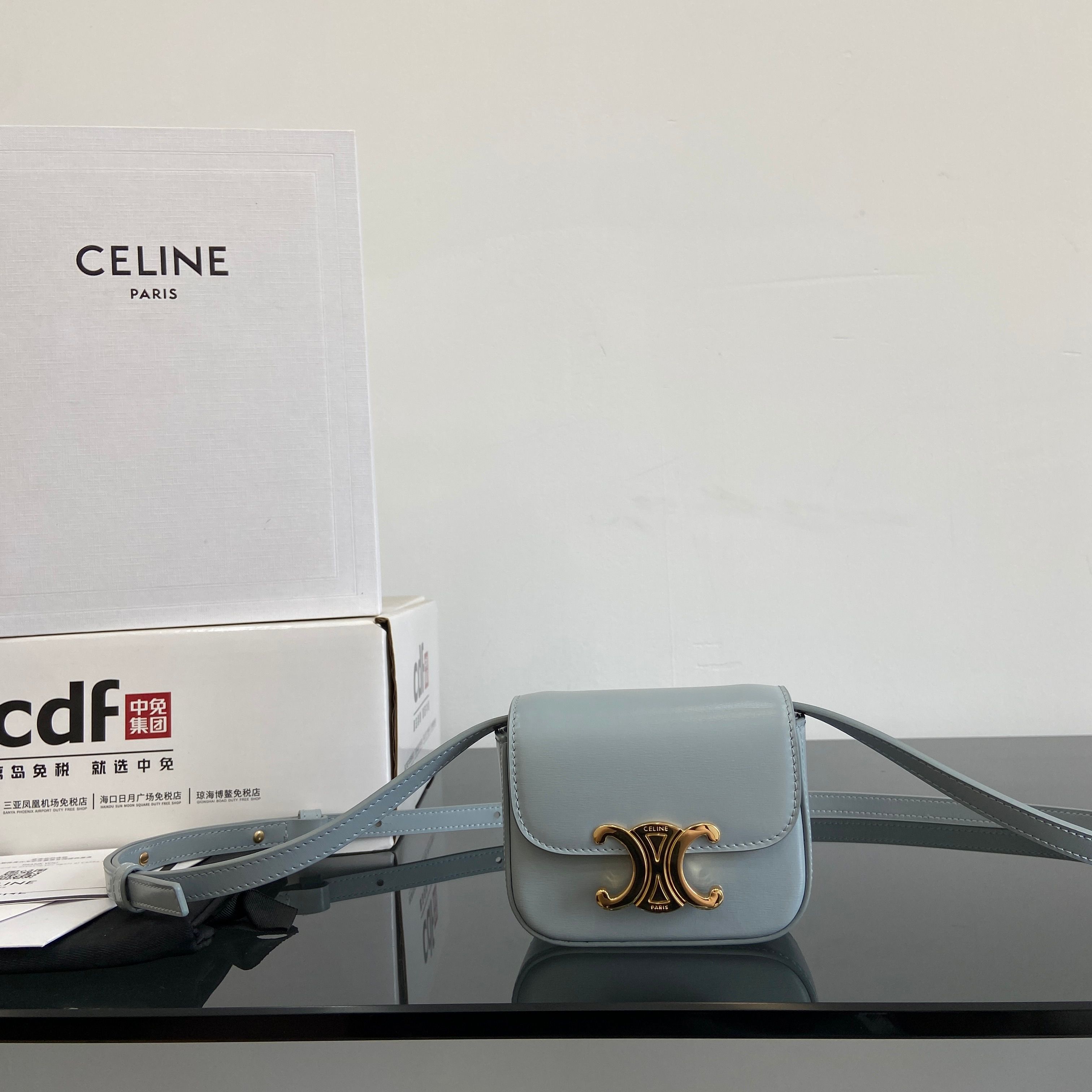 셀린느 클로드 미니 트리옹프 크로스백  11×4×8cm