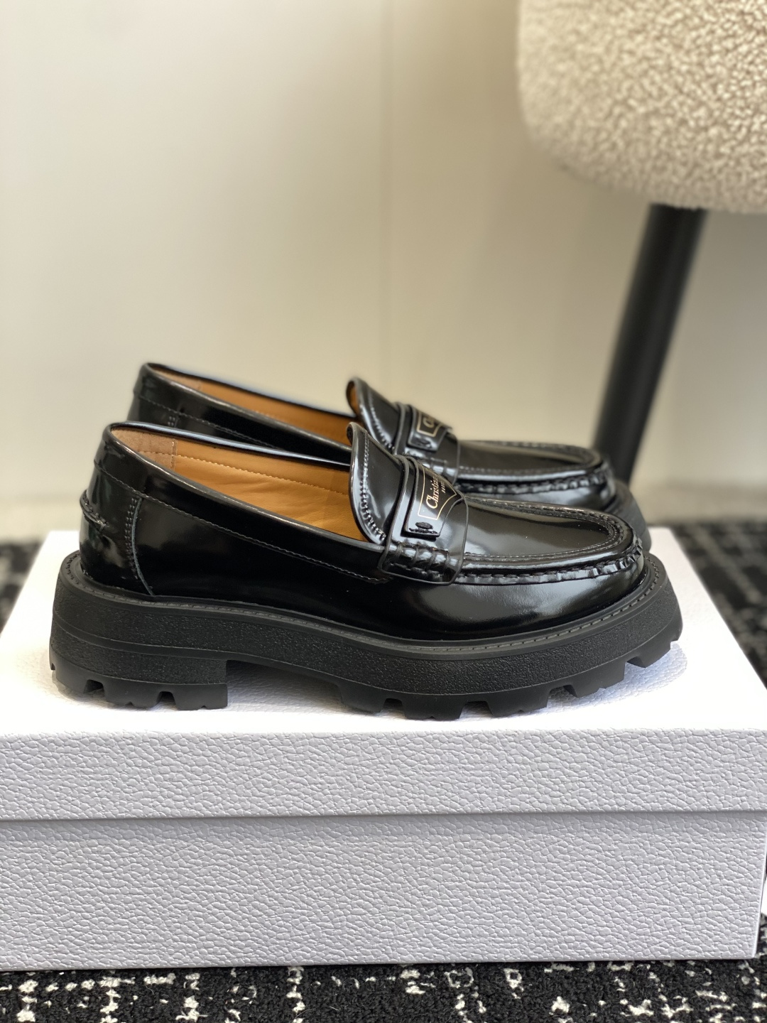 디 신싱 봄여름 로퍼