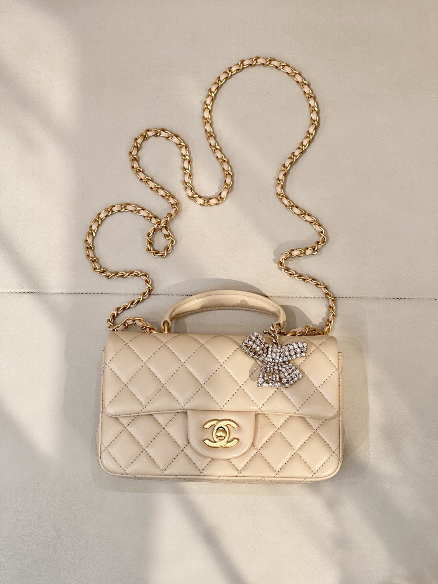 샤*  탑핸들 뉴미니 플랩백  AS2431 20*12*6cm