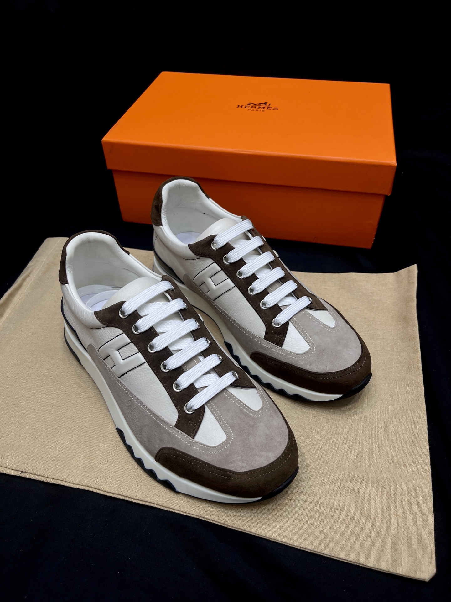 에르메스 트레일 스니커즈