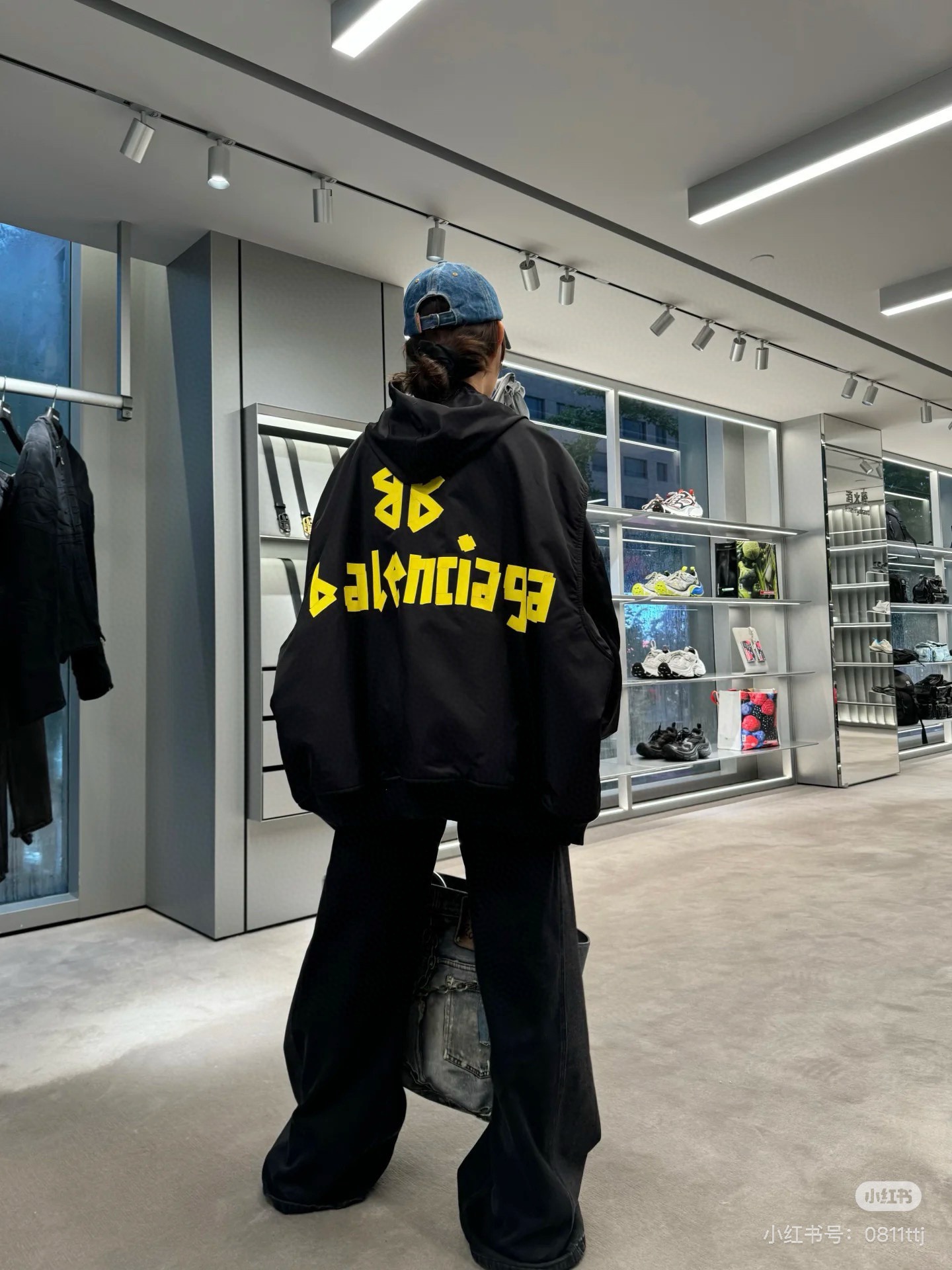 테이프 타입 라이트 후디드 보머 블랙