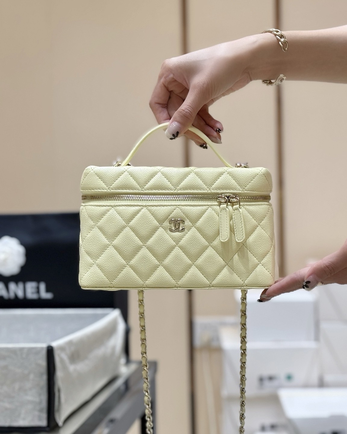 샤* 탑핸들 포쉐트 체인 베니티백 AP4385 14*19*5cm