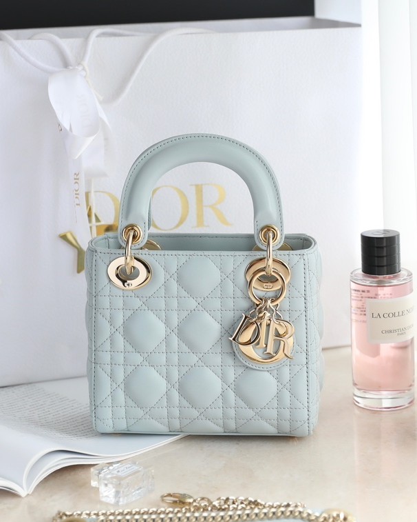 디올 Lady Dior  mini 17*15*7cm