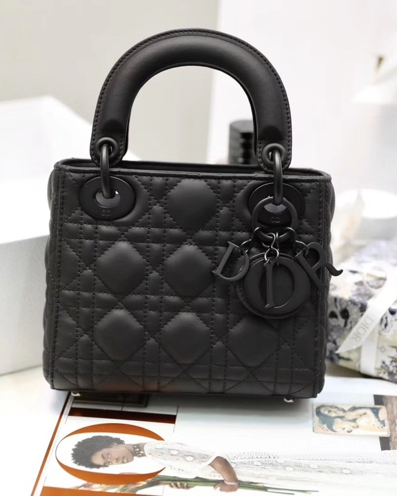 디올 Lady Dior  mini 17*15*7cm