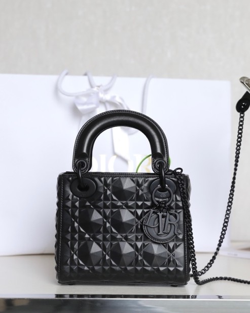 디올 Lady Dior  mini 17*15*7cm