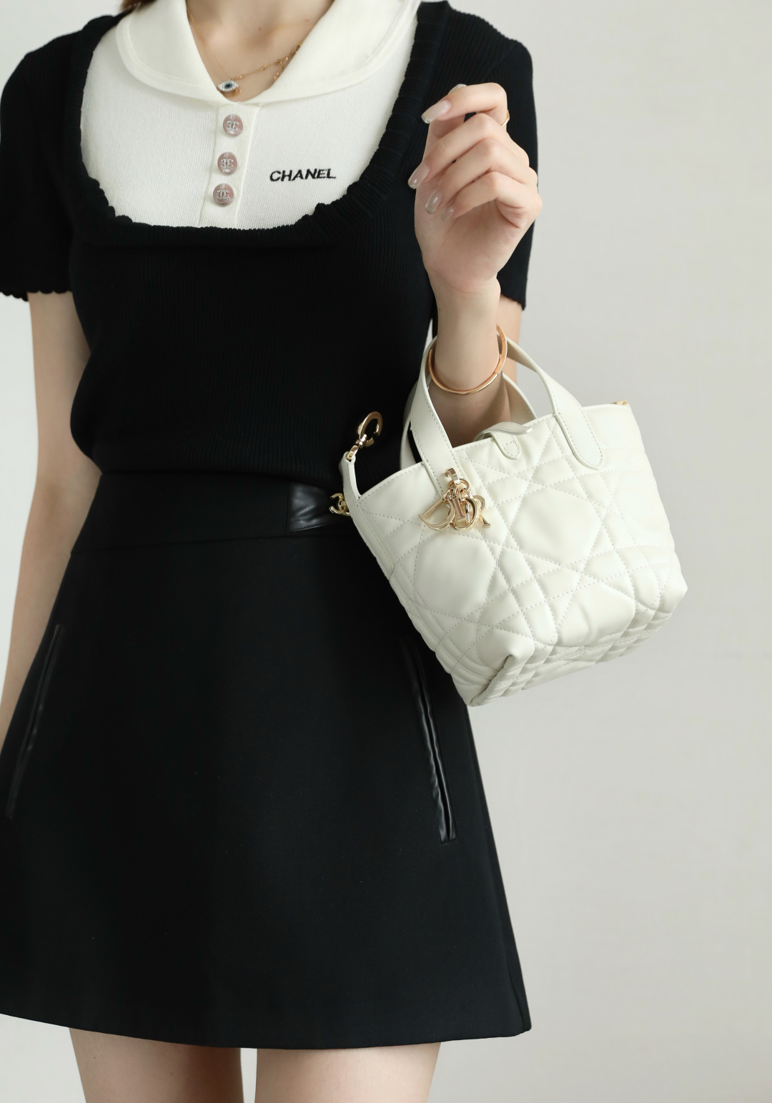 디올mini 뚜주흐 버티컬 토트백  13 x 15 x 12 cm