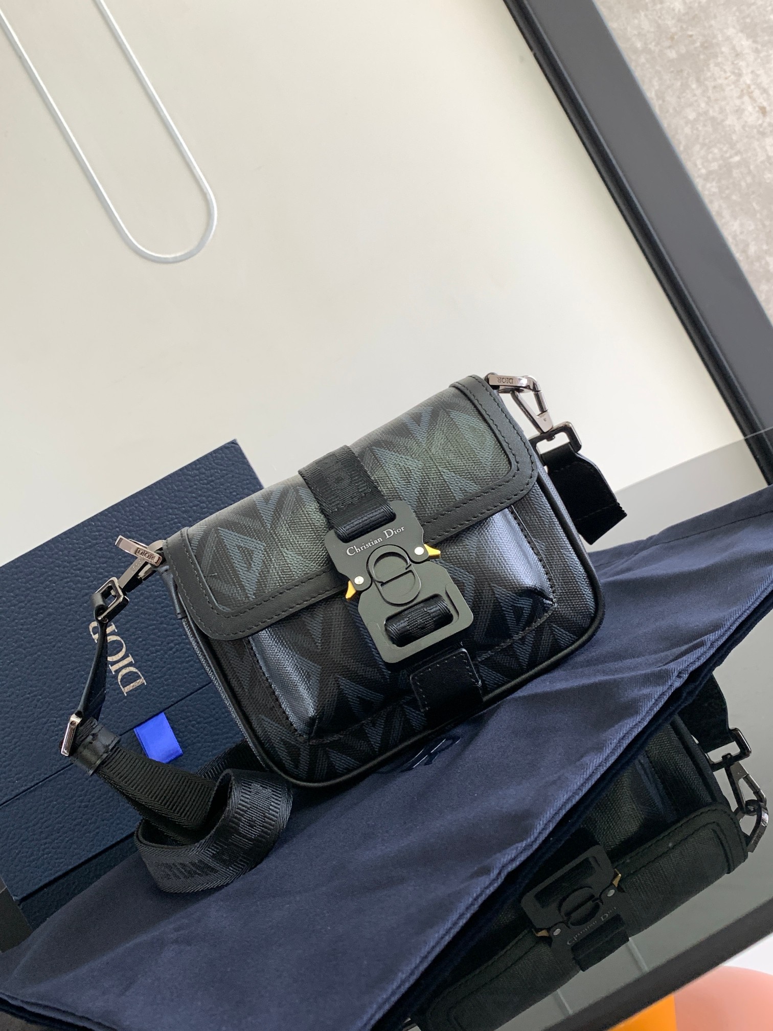 dior 히트 더 로드 미니백 2ESCA458CDP 19 x 11 x 4