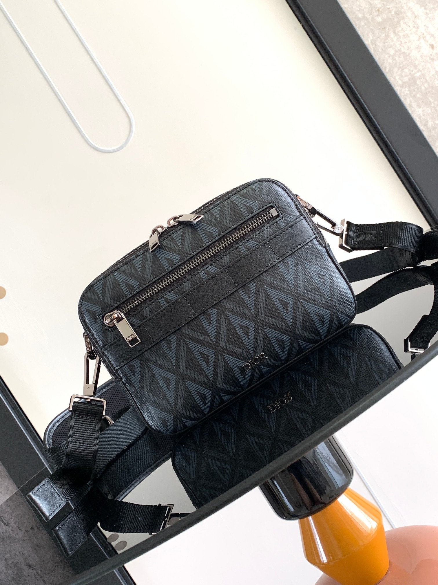 디올 백화점 25SS 오블리크 사파리 메신저 백 1ESPO206YKY 22 x 15 x 6