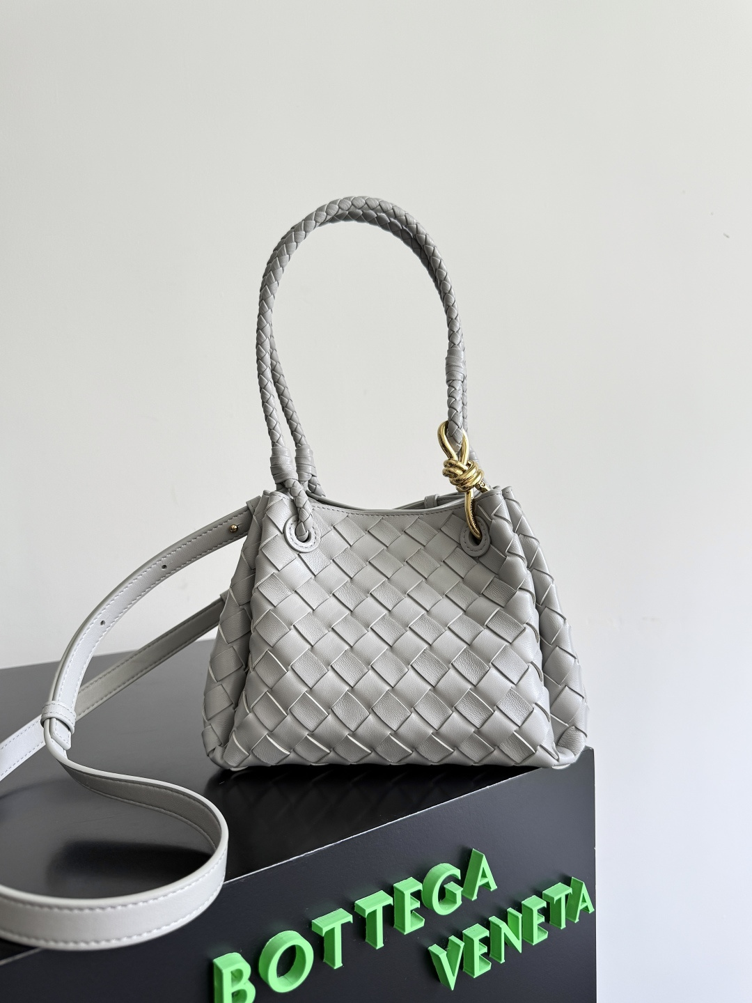 보테가 베네타 스몰 파라슈트 826220  21*17*16cm