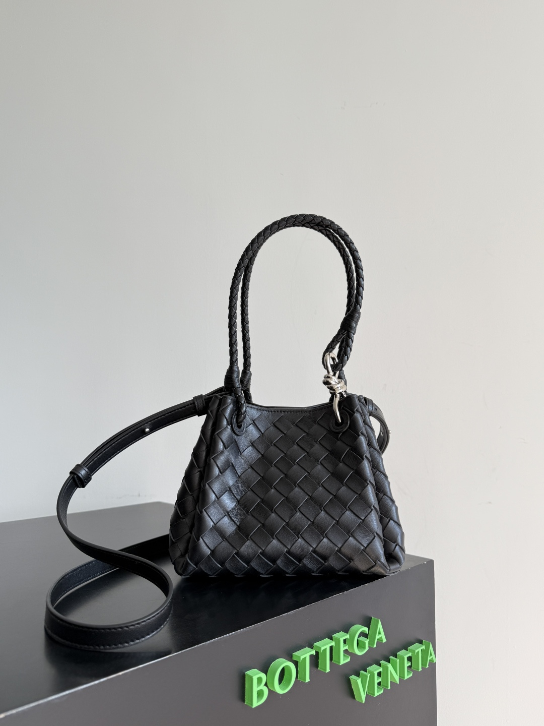 보테가 베네타 스몰 파라슈트 826220  21*17*16cm