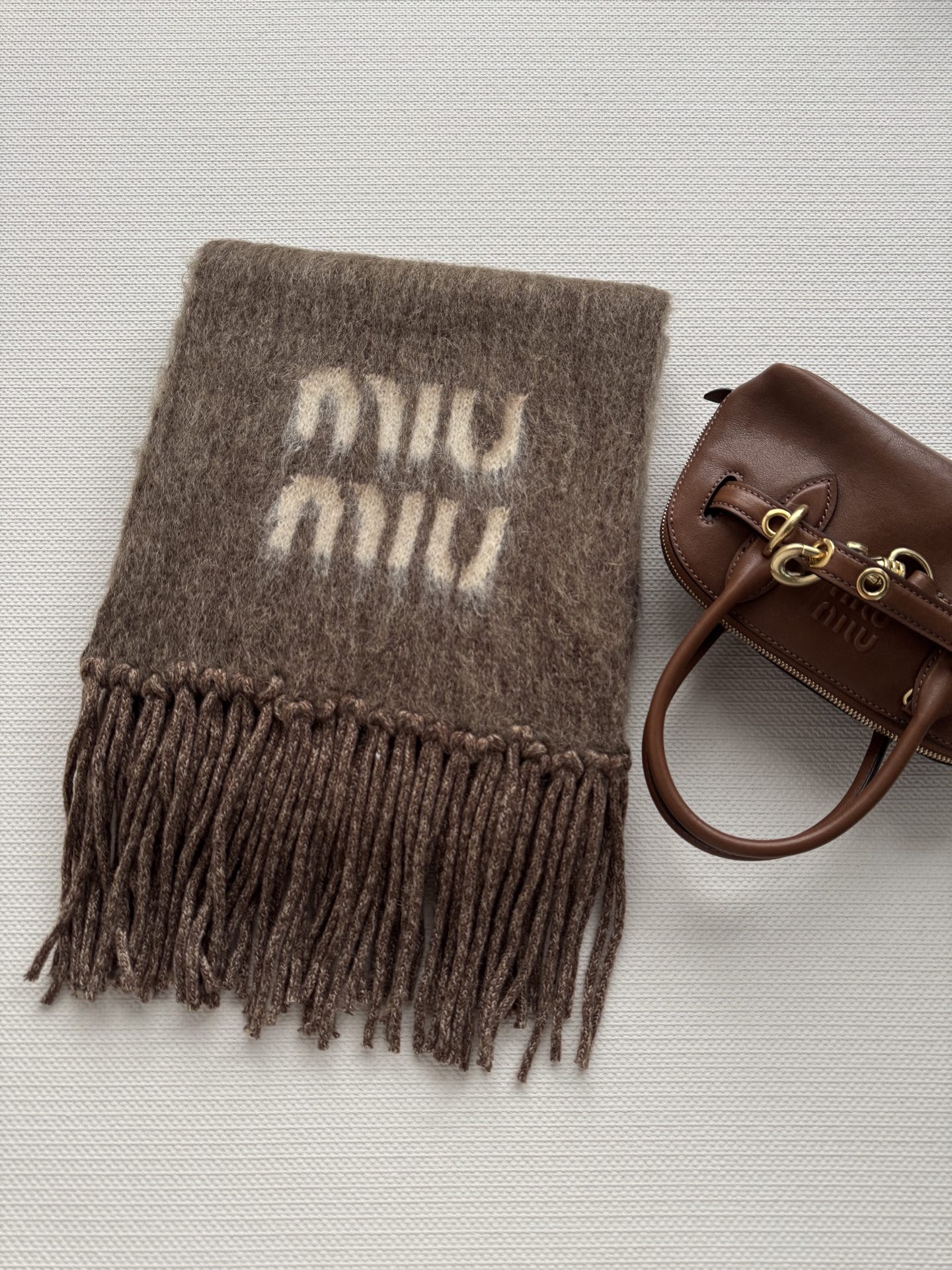 미우 미우 울 모헤어 스카프 타바코