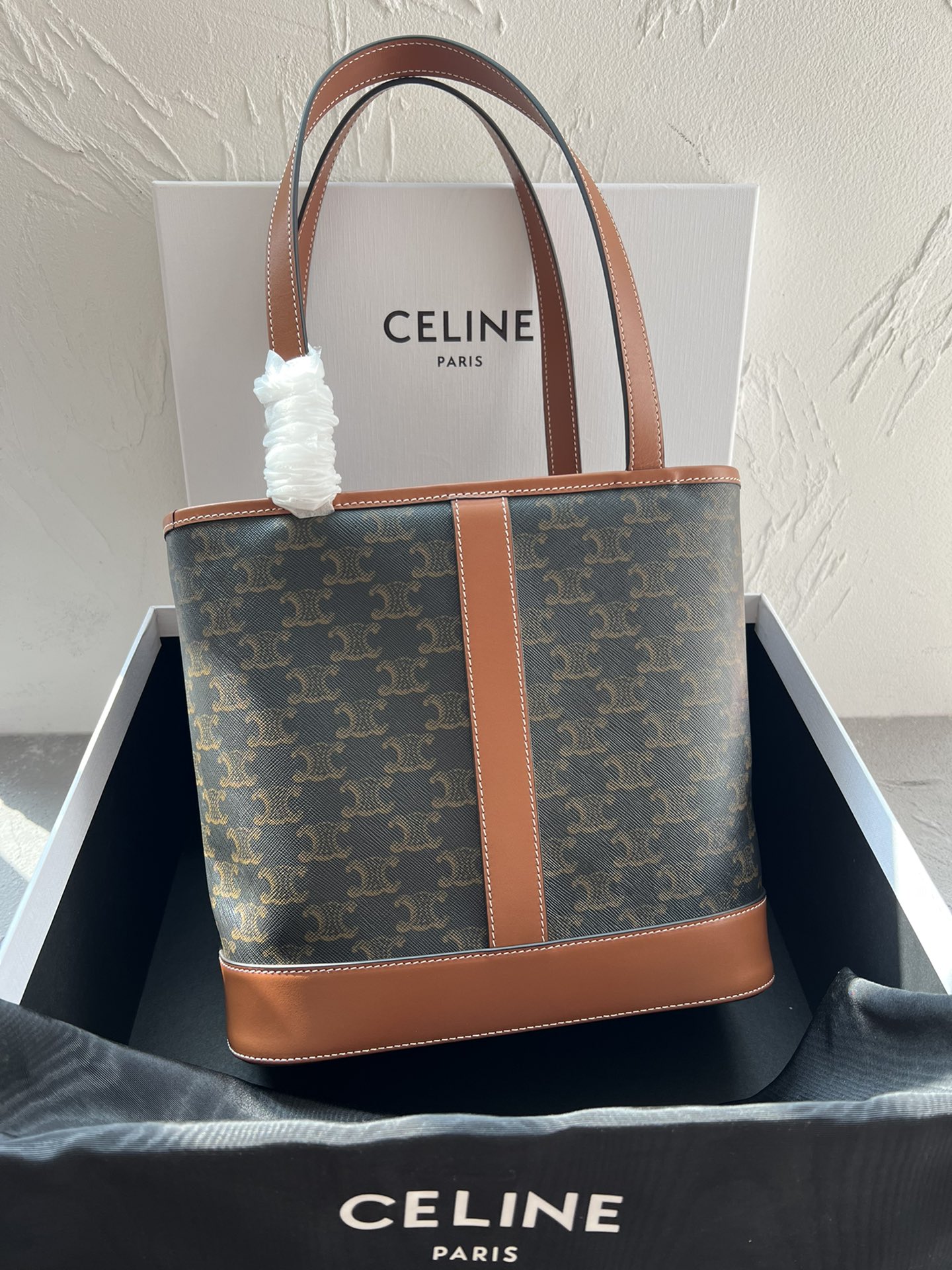 셀린느 트리옹프 스몰 카바스 토트백 115082CAS 26.5 X 23 X 12cm