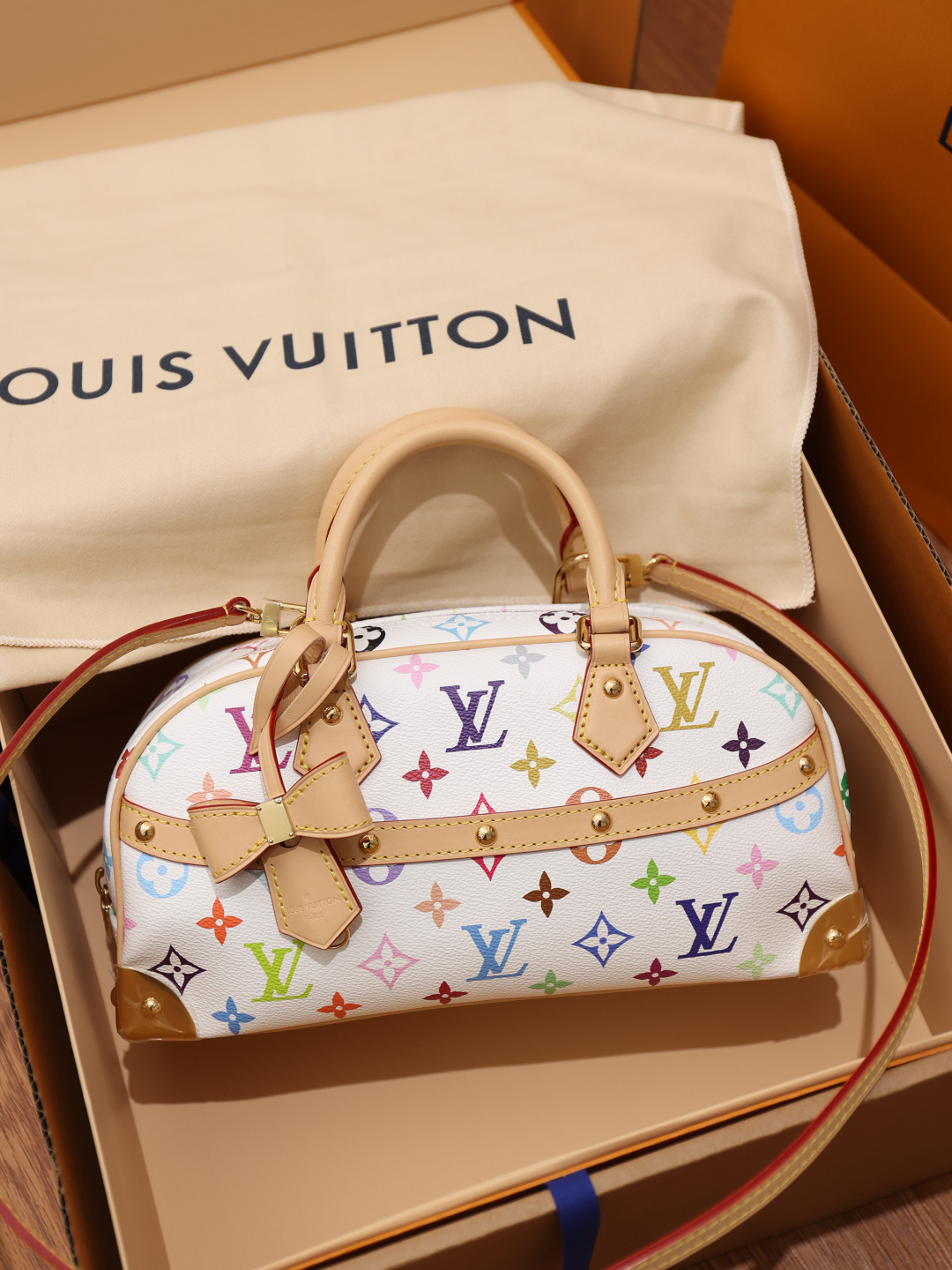 루이비통 LV x TM 핸드백 이스트 웨스트 M13084  14x10x27cm