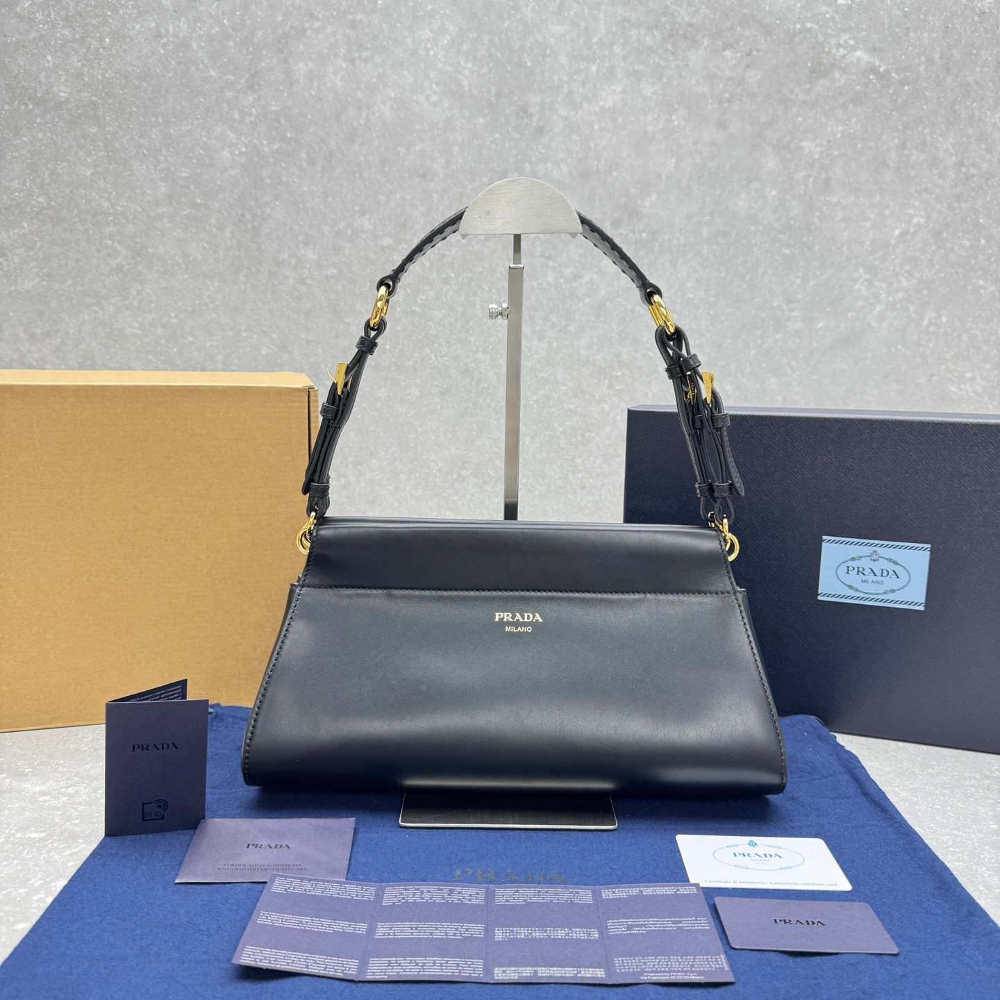 프라다 미디엄 숄더백 1BC262 32×11×15cm