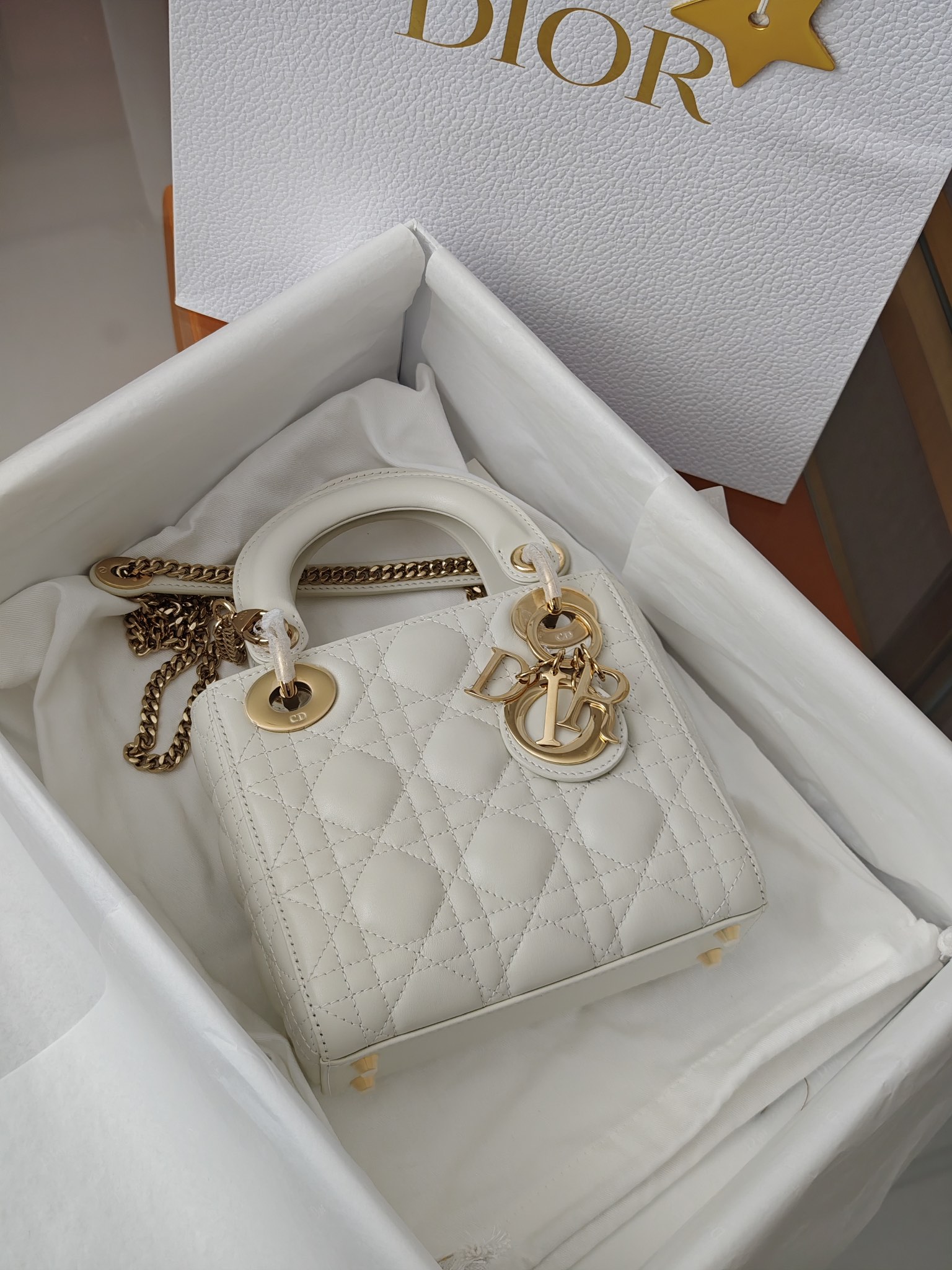 디올 레이디  미니 램스킨 M0505ONGE  17 x 15 x 7 cm