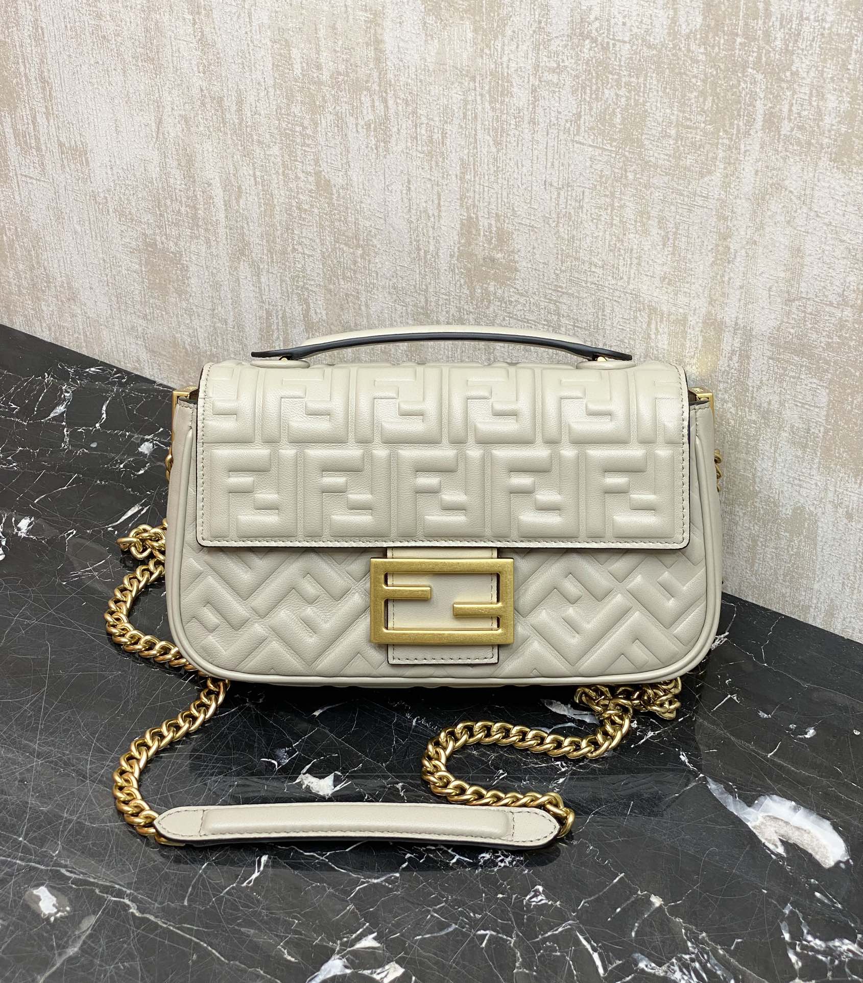 펜디 바게트®  FF  백 24×6×13cm