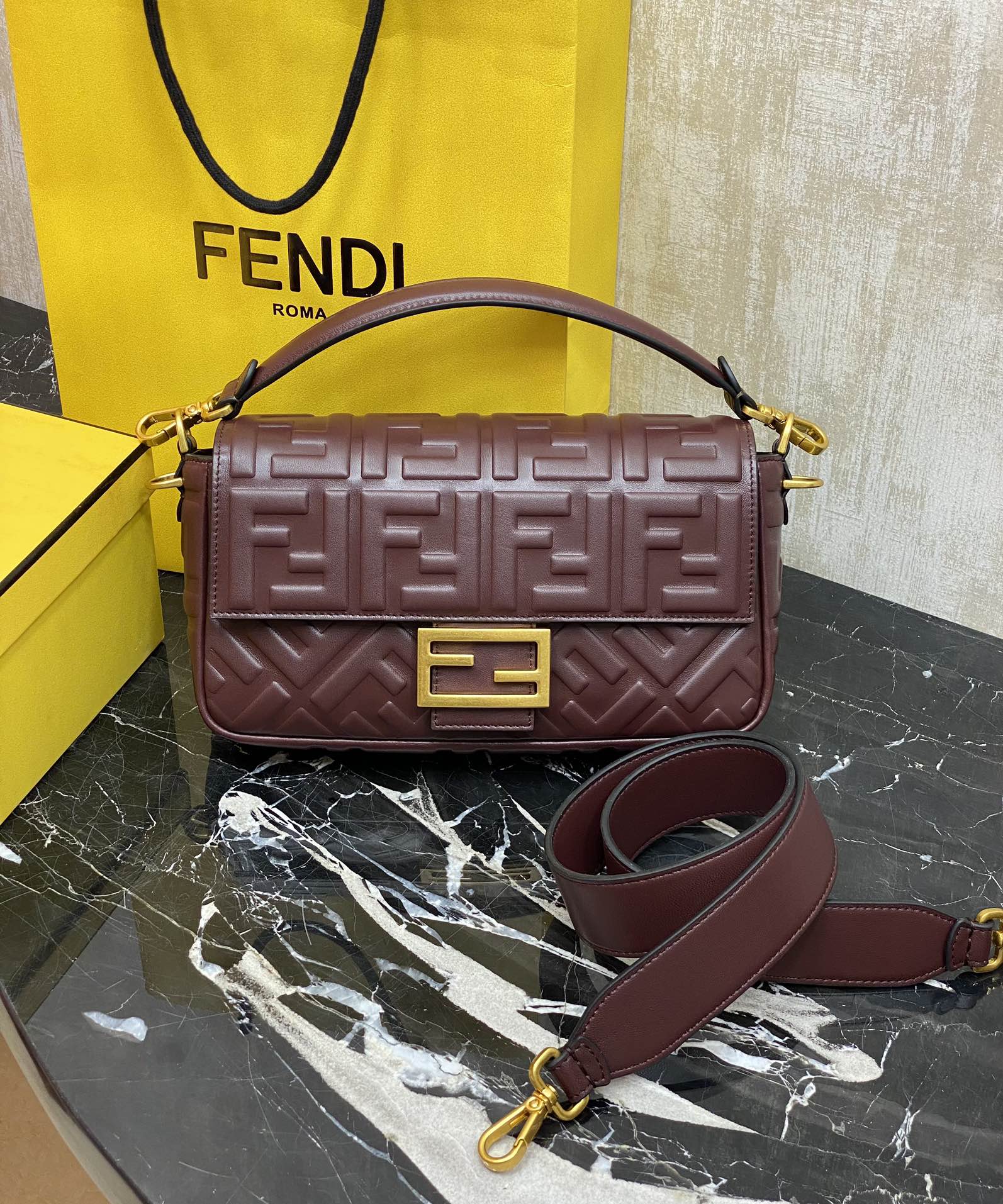 펜디 바게트®  FF  백 26cm