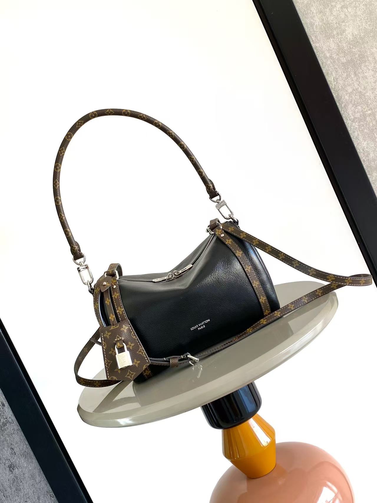 루이비통 익스프레스 Express PM Bag M26039 17 x 13.5 x 26