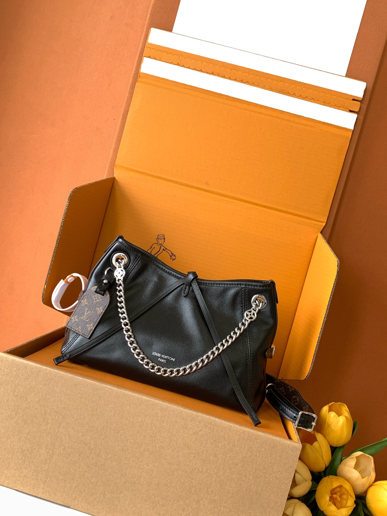 루이비통 캐리올 바이브 BB 블랙 M12888  26x17x10CM