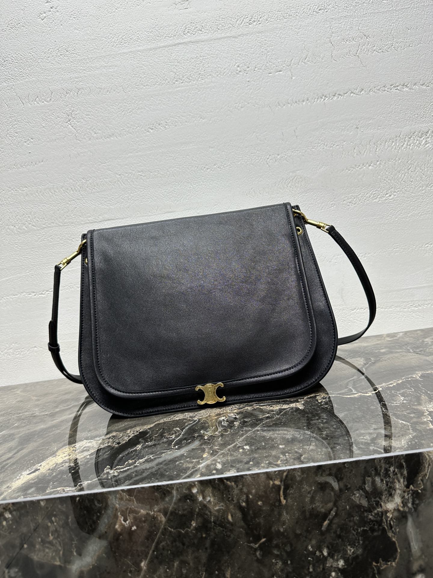 셀린느(CELINE) 셀린느 베사체 브라운 숄더백  32 X 2 X 26cm