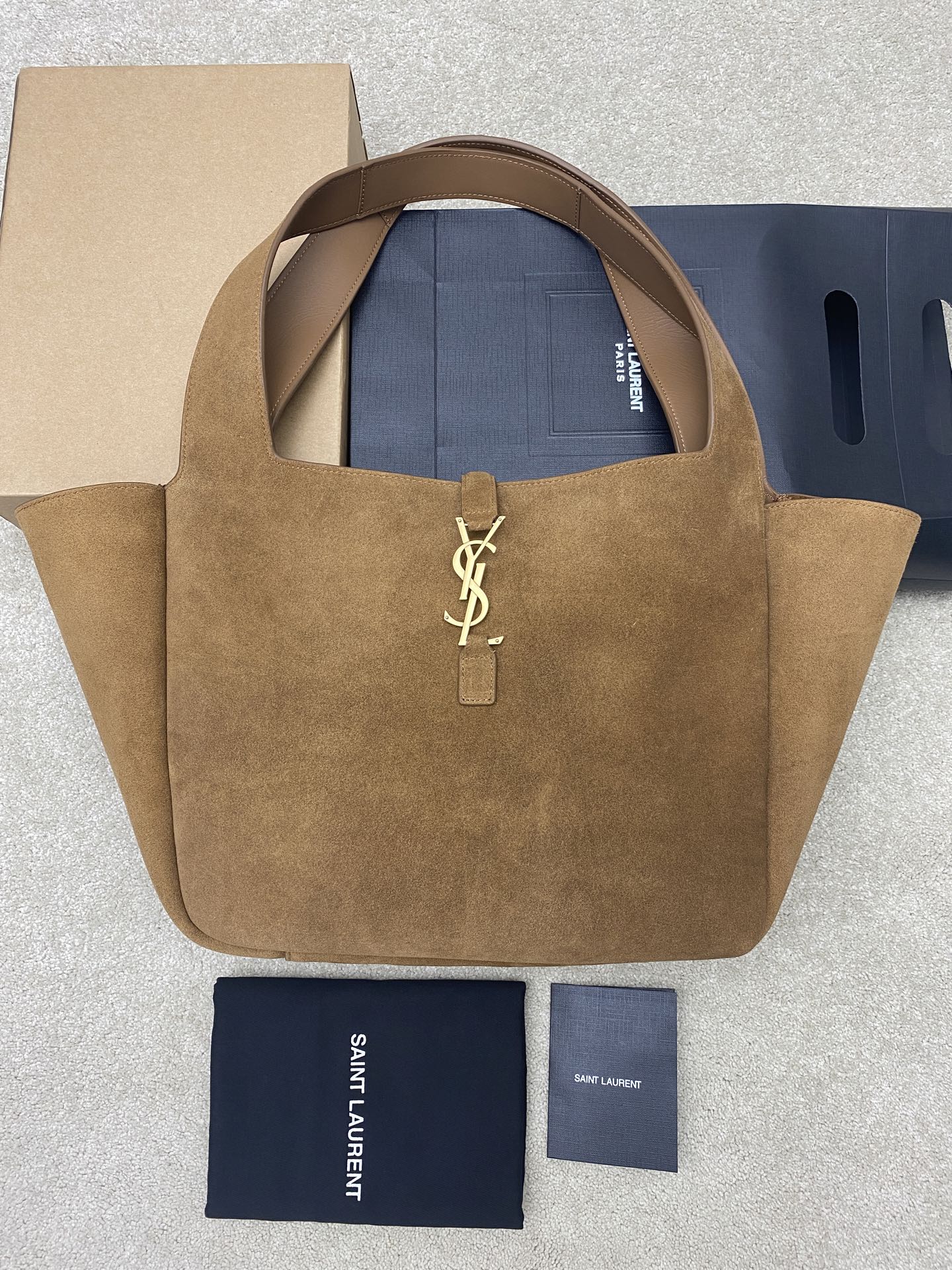 생로랑 LE5À7 BEA 숄더백 763435  50x28x18cm