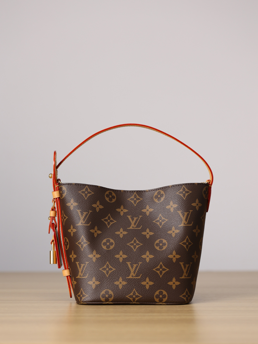 M9 ALL IN BB 백 M12925 18 x 12 x 16cm