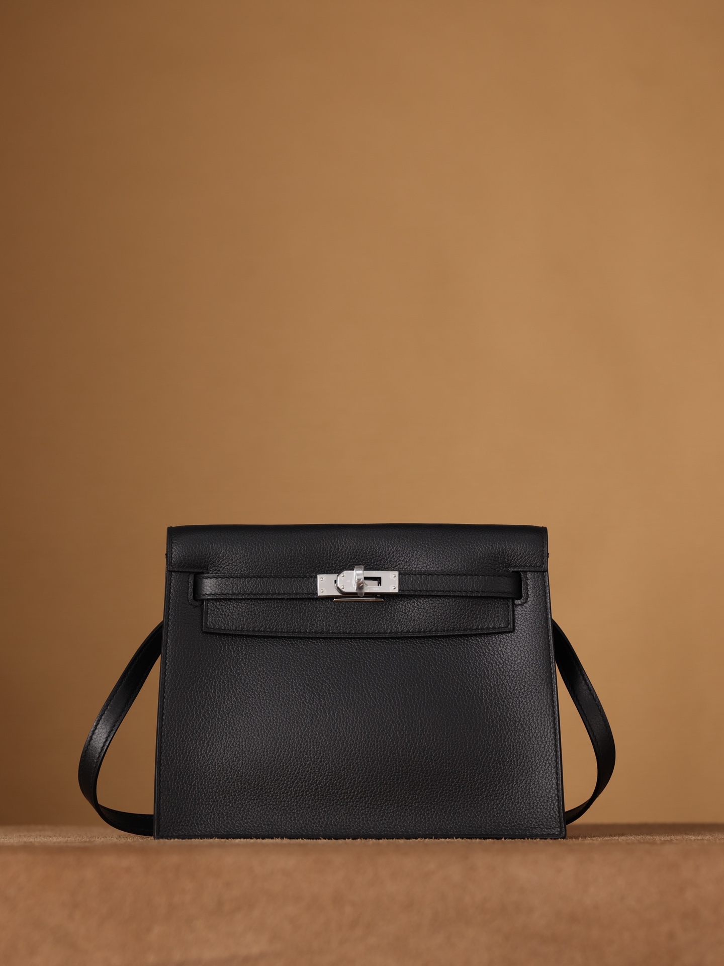 M9 에르메스 켈리 단스백  Evercolor 가죽 22cm X 17cm X 7cm