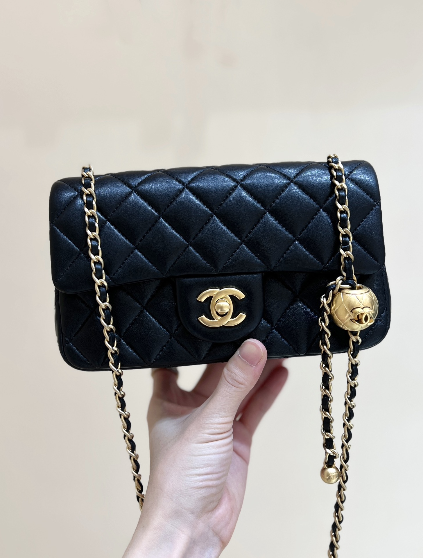 샤* 클래식 골드볼 뉴 미니 백  AS1787   20cm x 7cm x 13cm