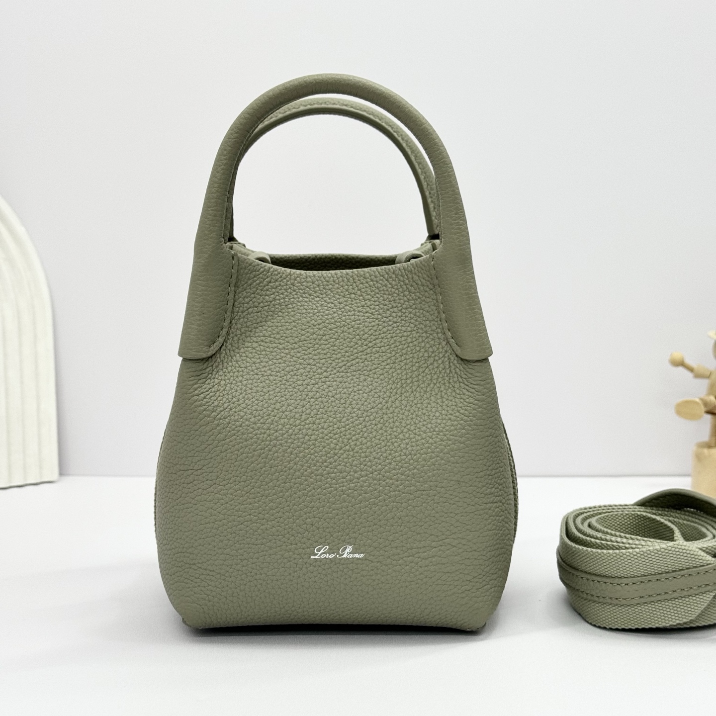 로로피아나  Micro Bale bag 13 X 13 X 16cm