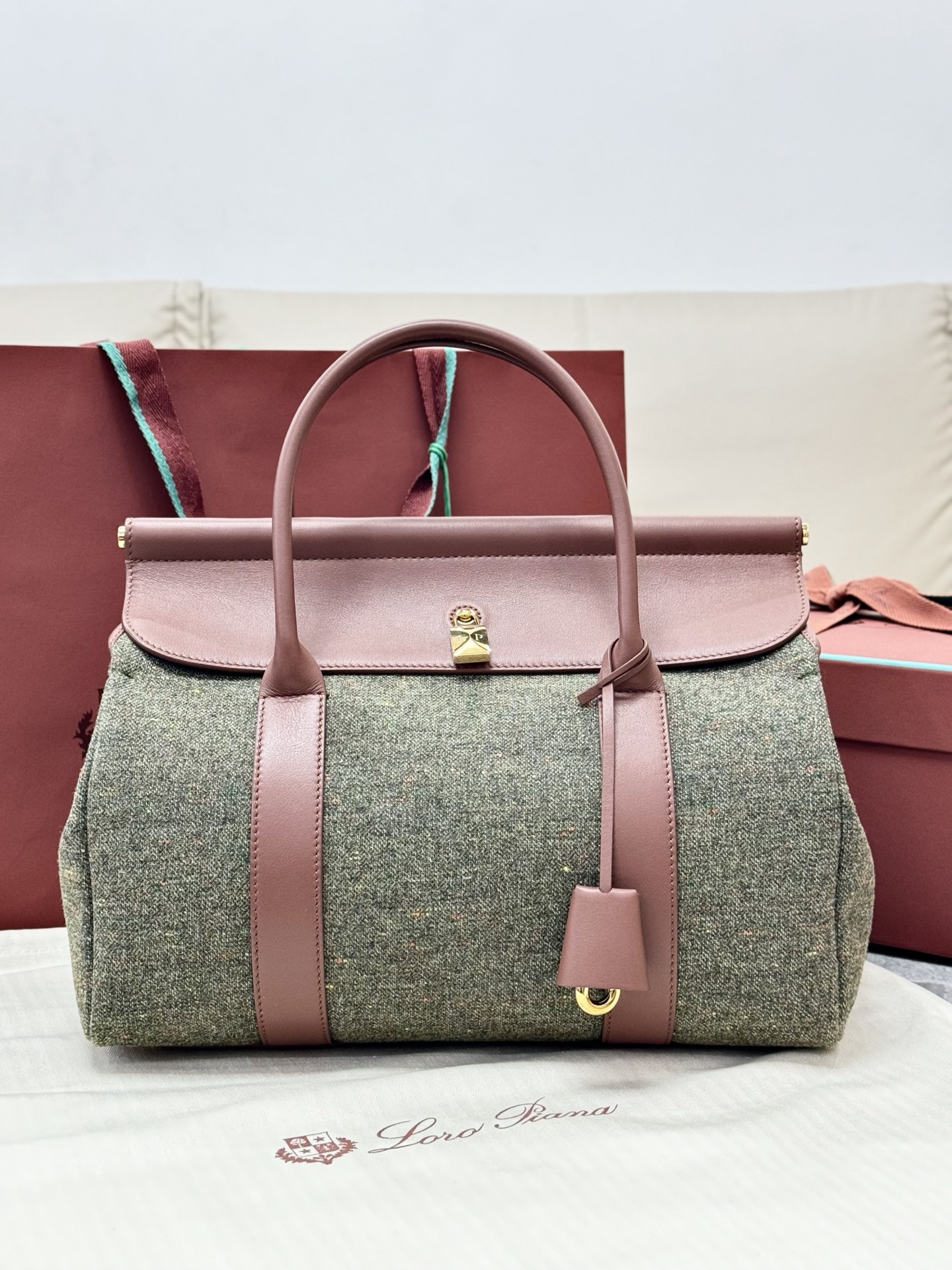 로로피아나 룸 백 L32  32×23×18cm