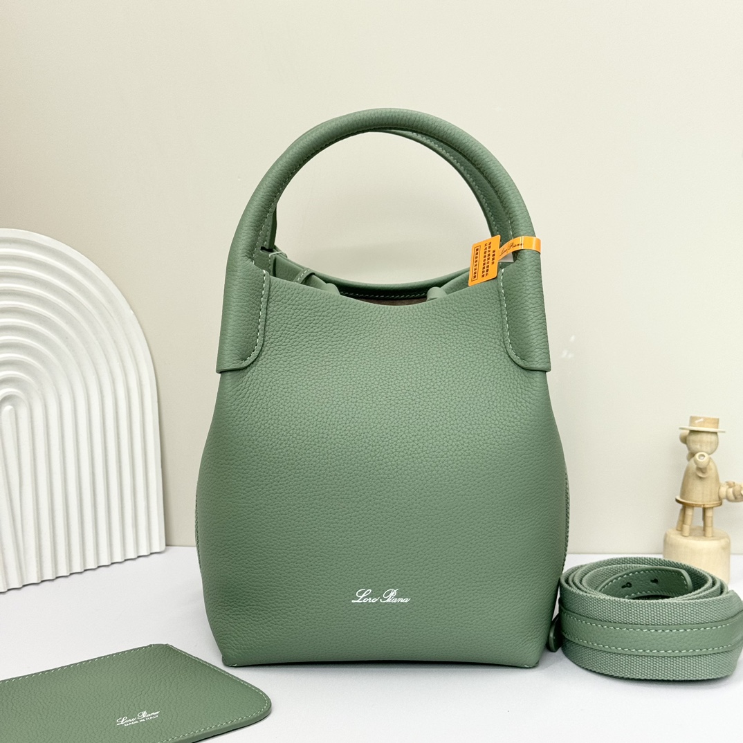 로로피아나 Small Bale bag  17X17X21 cm