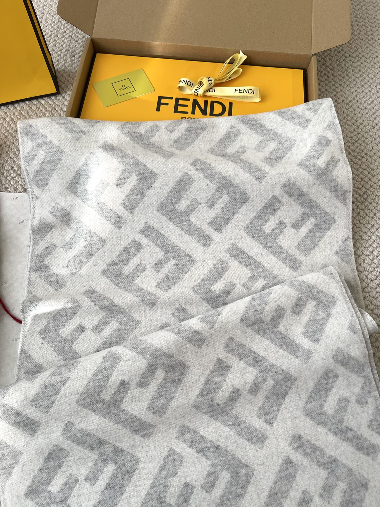 펜디 캐시미어 FF 스카프