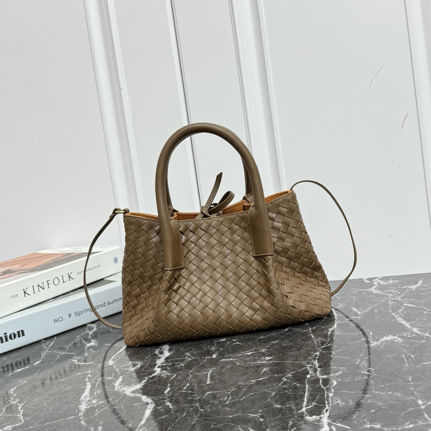 25FW 보테가베네타 스몰 피나코테카 폰단트 835881  24*15*12CM