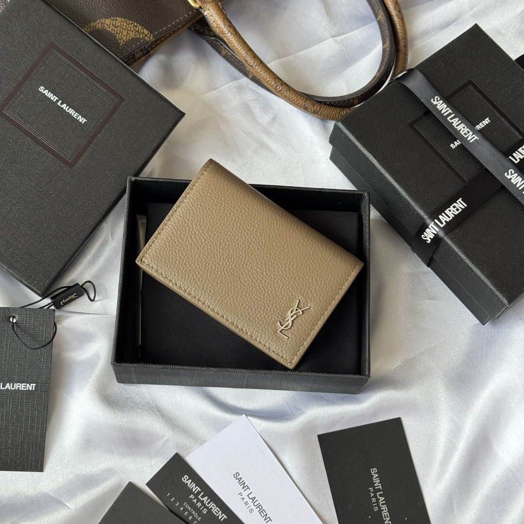 Saint Laurent Cassandre Shadow 그레인 가죽 동전 지갑