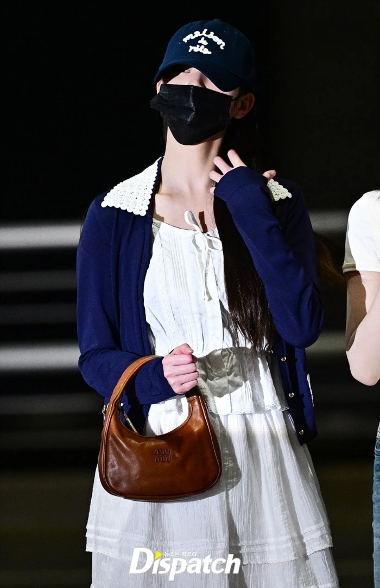 Miu Miu 원더 탈부착식 스트랩 백  21x13x7cm