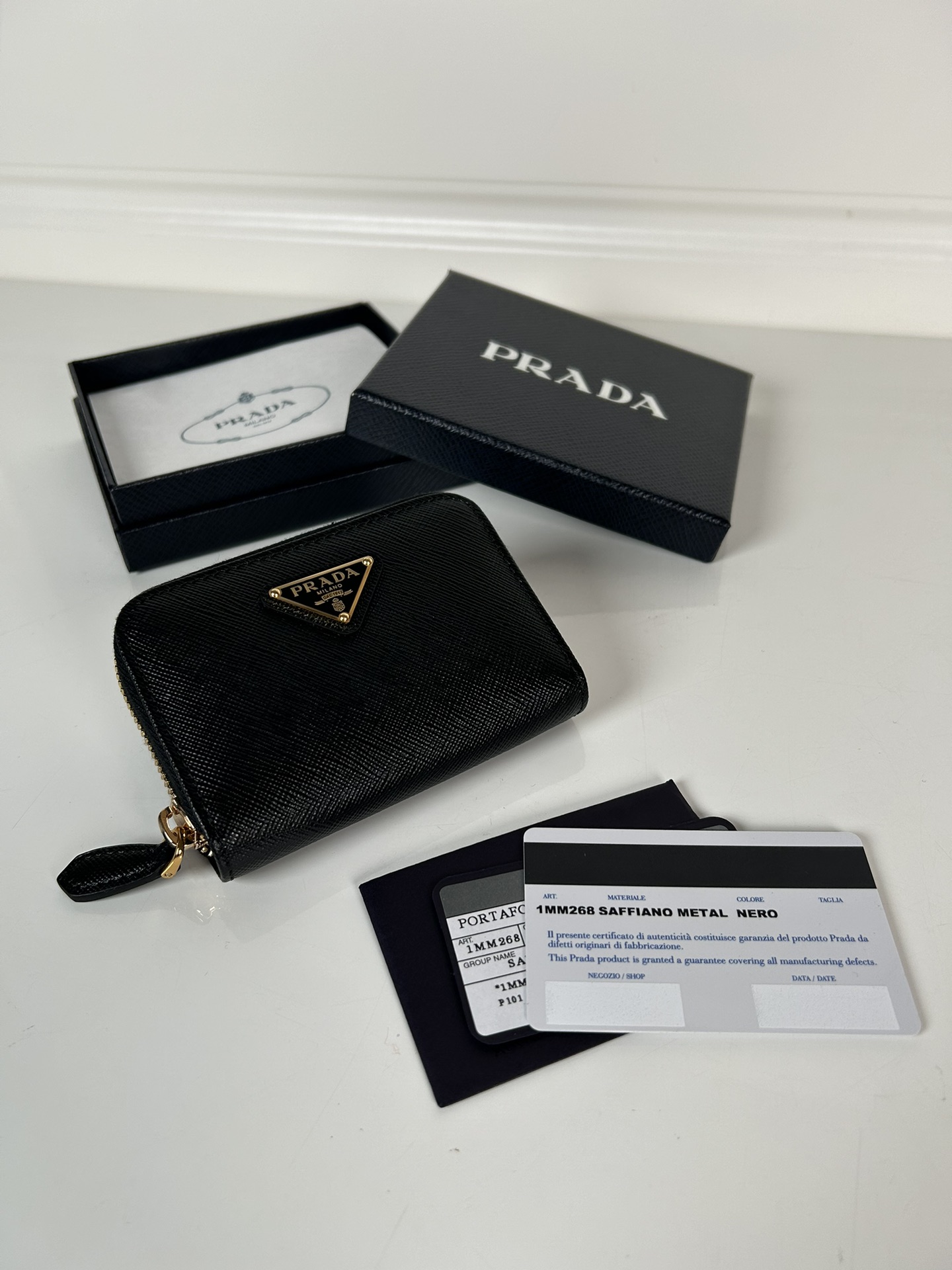 프라다 사피아노 가죽 카드 홀더 1mm268 10*8cm