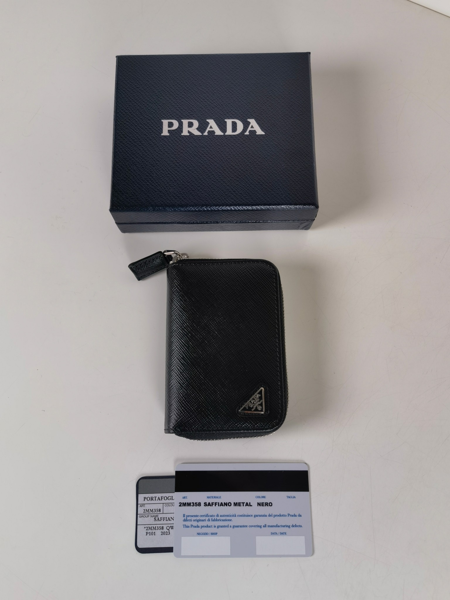 프라다 사피아노 가죽 카드 홀더 2MM258