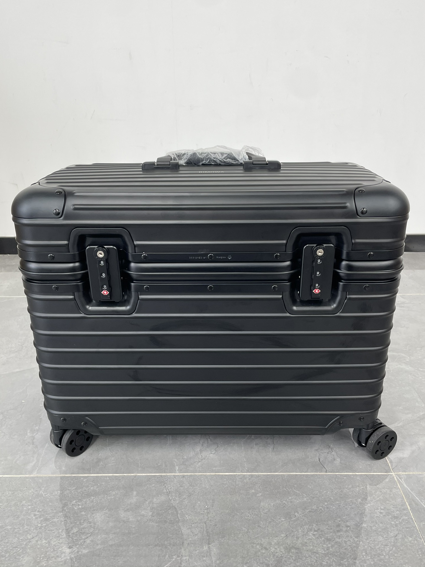 리모와 토파즈 파일럿 트롤리 캐리어